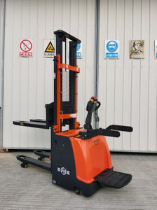 Non réglable 3000 ~ 5000mm Onen Stand-on Driving Jiangmen Guangdong Electric Pallet Stacker